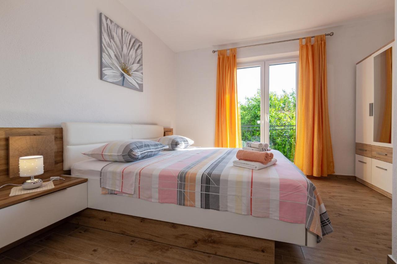 Navis Sea View Apartment With Pool Makarska Exterior photo