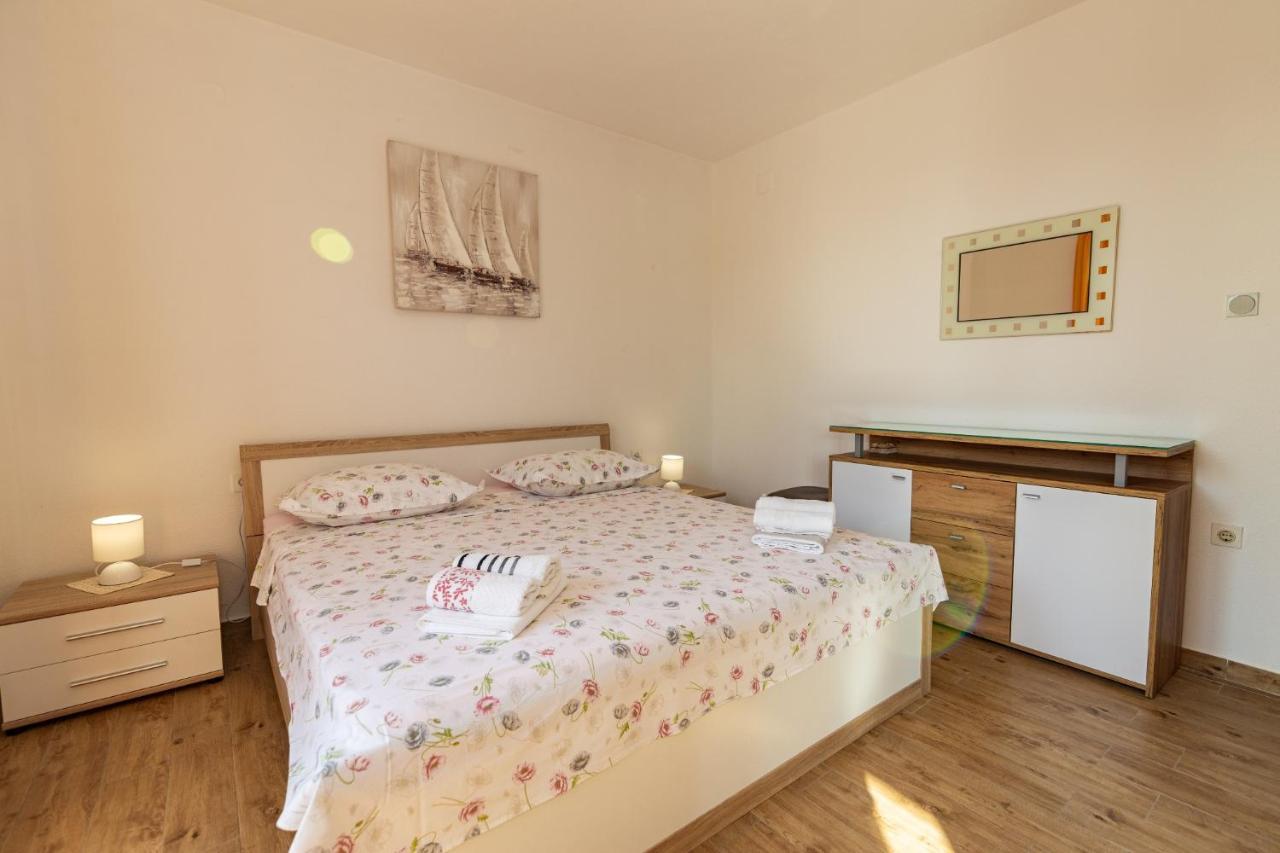 Navis Sea View Apartment With Pool Makarska Exterior photo