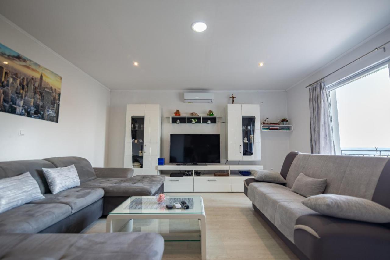 Navis Sea View Apartment With Pool Makarska Exterior photo