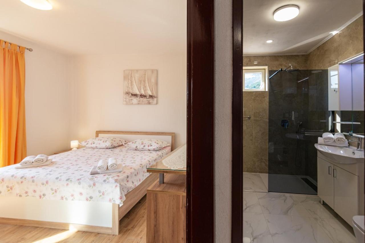Navis Sea View Apartment With Pool Makarska Exterior photo
