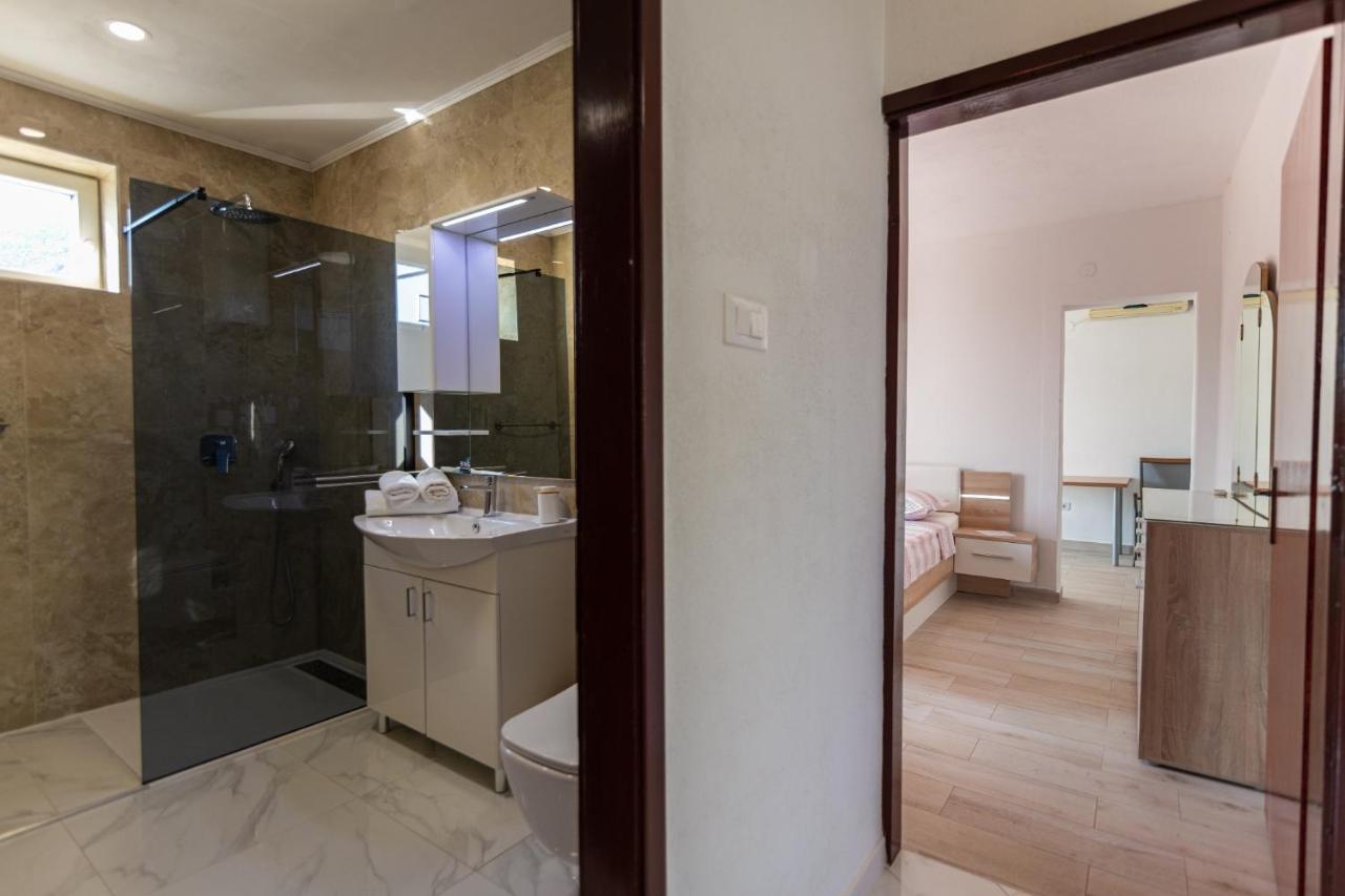 Navis Sea View Apartment With Pool Makarska Exterior photo
